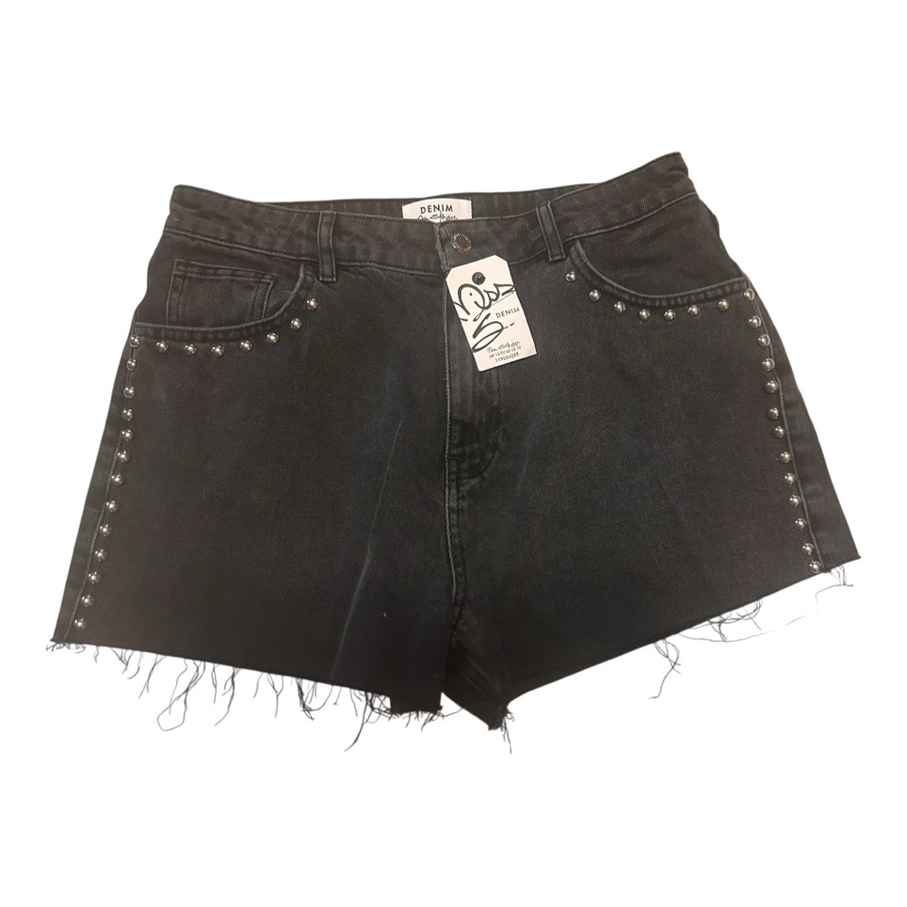 Edgy Black High-Waisted Jean Shorts with Frayed Hems
